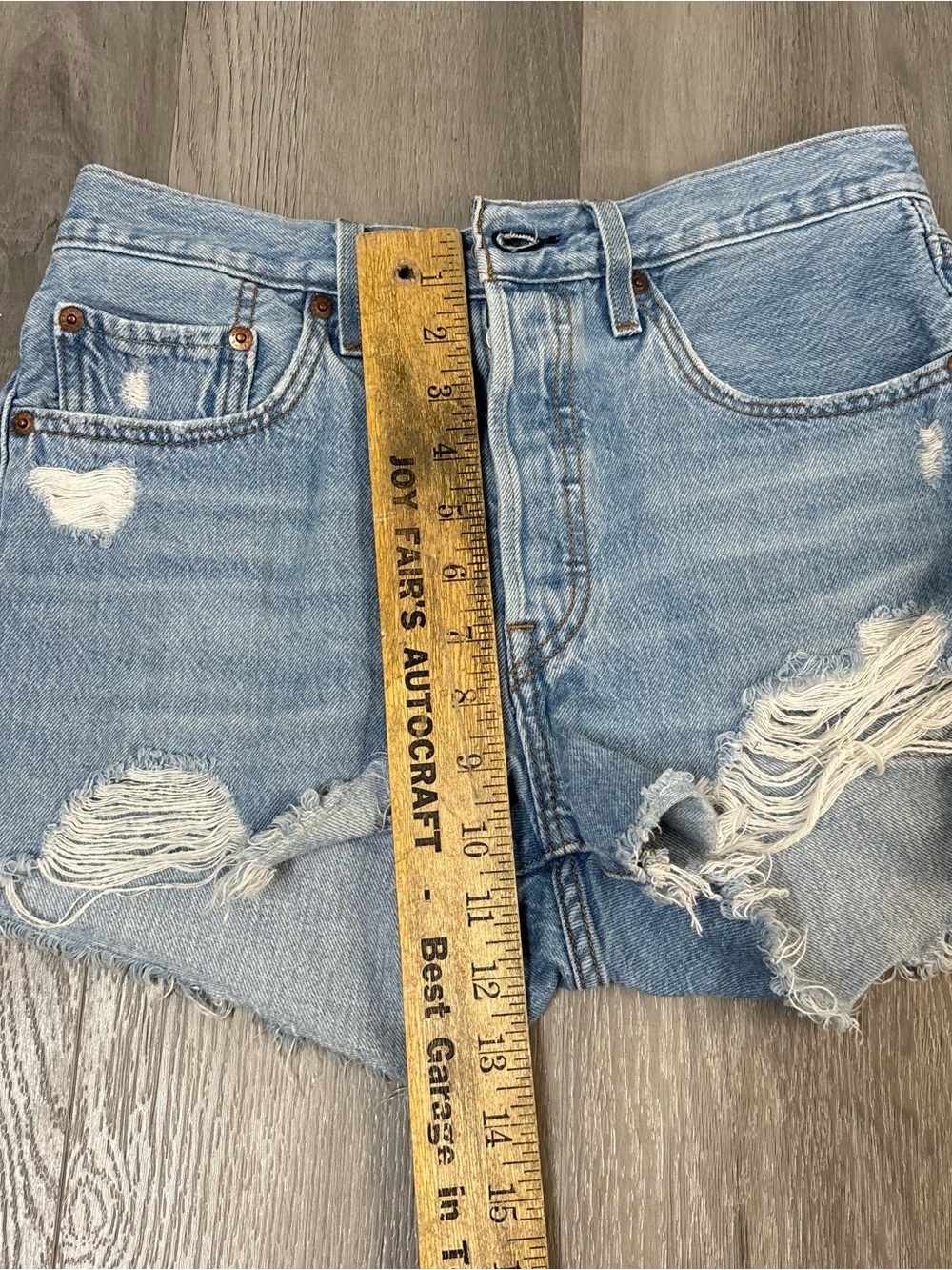Levi's 501 Light Wash 100% Cotton Distressed Ripped Denim Shorts Women’s Size 27 - Picture 6 of 7